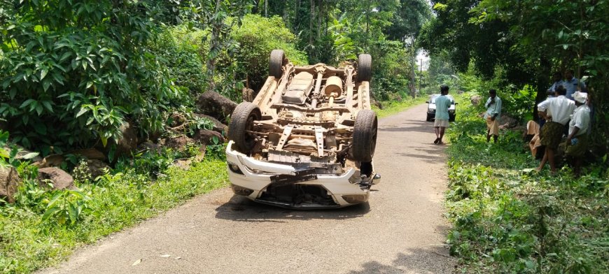 വണ്ടിപ്പെരിയാർ മ്ലാമല ശാന്തിപ്പാലത്തിന് സമീപം നിയന്ത്രണം വിട്ട കാർ തലകീഴായി മറിഞ്ഞ് അപകടം