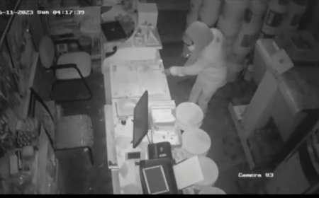 അണക്കര ഏഴാം മൈലിന് സമീപം  അഞ്ചോളം കടകളിൽ മോഷണം