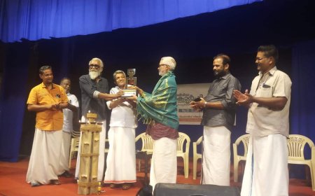 നാടക രംഗത്തെ സമഗ്ര സംഭാവനയ്ക്കുള്ള റിമംബറൻസ് തിയേറ്റർ ഗ്രൂപ്പ് രണ്ടാമത് ബാദൽ സർക്കാർ നാഷണൽ അവാർഡ് നരിപ്പറ്റ രാജുവിന്