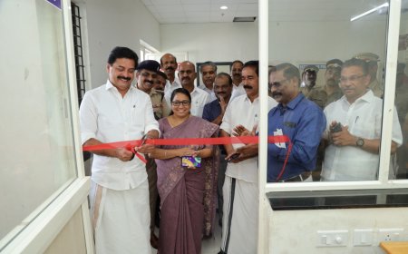 ഇടുക്കി മെഡിക്കല്‍ കോളേജില്‍ പുതുതായി പണിത  പോലീസ് എയ്ഡ് പോസ്റ്റിന്റെയും ന്യൂ ബ്ലോക്കിലെ ലാബിന്റെയും ഉദ്ഘാടനം ജലവിഭവ വകുപ്പ് മന്ത്രി  റോഷി അഗസ്റ്റിന്‍ നിര്‍വഹിച്ചു. 
മെഡിക്കല്‍ കോളേജ് റോഡിന് 20 ലക്ഷം രൂപ അനുവദിച്ചു