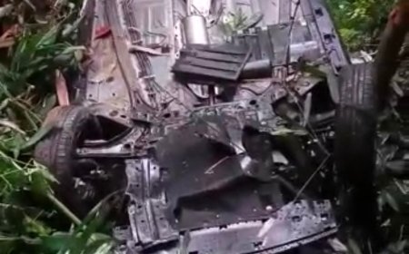 ദേശിയപാതയിൽ വാളറയ്ക്ക് സമീപം കാർ നിയന്ത്രണം വിട്ട് കാെക്കയിലേക്ക് മറിഞ്ഞ്  4 പേർക്ക് പരിക്ക്