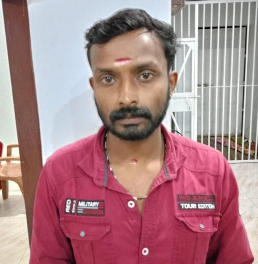 വിവിധ കേസുകളിൽ പ്രതിയായ ചക്കുപള്ളം സ്വദേശിയെ കാപ്പ ചുമത്തി ജയിലിലടച്ചു. ചക്കുപള്ളം ഏഴാംമൈൽ പ്ലാത്തോട്ടത്തിൽ അഭിലാലിനെയാണ് കുമളി പോലീസ് അറസ്റ്റ് ചെയ്തത്