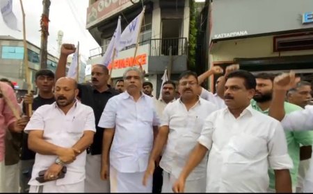 കേരള വ്യാപാരി വ്യവസായി സമിതിയുടെ നേതൃത്വത്തിൽ കട്ടപ്പനയിൽ പ്രതിഷേധ പ്രകടനം നടത്തി.