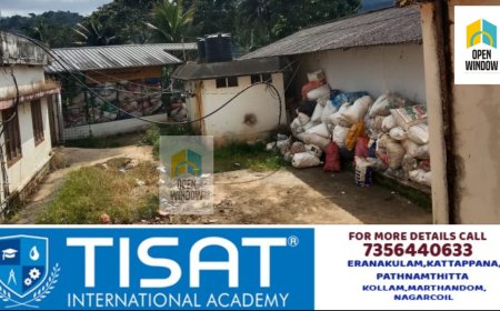 അയ്യപ്പൻകോവിലിൽ ശുചി മുറിയ്ക്ക് ചുറ്റും പ്ലാസ്റ്റിക്ക്  വേസ്റ്റ് ചാക്കുകൾ നിറച്ച്  ഹരിത കർമ്മ സേന