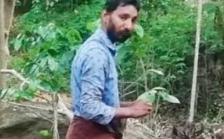 നെടുങ്കണ്ടം കാരിത്തോട്ടിലെ  യുവാവിന്റെ മരണം ആത്മഹത്യയെന്ന് പോലീസ്.  
അശോകവനം കല്ലുപുരയ്ക്കകത്ത് പ്രവീൺ (37) ആണ്  മരിച്ചത്