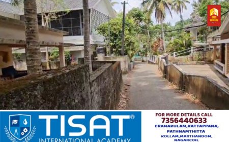 അടിമാലി ടൗണില്‍ കാംകോ ജംഗ്ഷന് സമീപം രാത്രികാലത്ത് വീടുകളില്‍ അപരിചിതന്റെ സാന്നിധ്യമുണ്ടായത് ആശങ്ക ഉയര്‍ത്തി.മോഷണം ലക്ഷ്യമിട്ടിയാള്‍ വീടുകളില്‍ കയറിയതായാണ് പ്രദേശവാസികളുടെ സംശയം