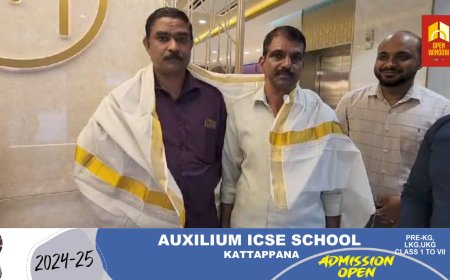 വഴിയിൽ കിടന്ന് ലഭിച്ച ഒരു പവൻ തൂക്കമുള്ള ആഭരണം  തിരികെ നൽകി ജ്വല്ലറി  സെക്യൂരിറ്റി ജീവനക്കാർ