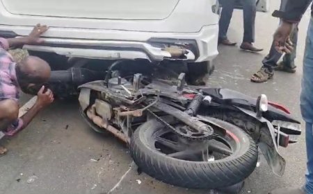 വണ്ടിപ്പെരിയാർ 57 മൈലിന് സമീപം നിർത്തിയിട്ടിരുന്ന കാറിനു പുറകിൽ ബൈക്ക് ഇടിച്ച് അപകടം