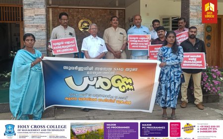 വർഷങ്ങളായി ശോചനീയവസ്ഥയിൽ കിടക്കുന്ന വെള്ളയാംകുടി കണ്ടംകരക്കാവ് അമ്പലപ്പടി- സുവർണ്ണ ഗിരി റോഡ്  നന്നാക്കാത്തതിൽ പ്രതിഷേധിച്ച്  റസിഡൻസ് അസോസിയേഷന്റെ നേതൃത്വത്തിൽ മുൻസിപ്പാലിറ്റിക്ക് മുമ്പിൽ ധർണ്ണ നടത്തി