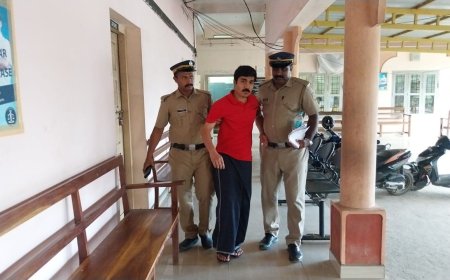 കട്ടപ്പന
ആഭിചാരത്തിന്റെ പേരില്‍ നവജാത ശിശുവിനെയും മുത്തച്ഛനെയും കൊലപ്പെടുത്തിയ കേസില്‍ കൊല്ലപ്പെട്ട നെല്ലിപ്പള്ളില്‍ വിജയന്റെ മകനും കേസിലെ പ്രതിയുമായ വിഷ്ണുവിനേ കട്ടപ്പന കോടതിയിൽ ഹാജരാക്കി