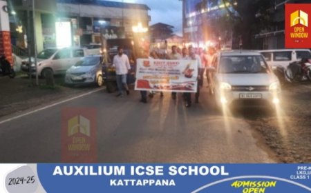 അധ്യാപികയോട് അപമാര്യതയായി പെരുമാറിയ ഡി ഇ ഒ യ്ക്ക് എതിരെ  കേരള സ്റ്റേറ്റ് സ്കൂൾ ടീച്ചേർസ് ഫ്രണ്ട്   ഇടുക്കി ജില്ലാ കമ്മിറ്റിയുടെ നേതൃത്വത്തിൽ കട്ടപ്പന ടൗണിൽ പന്തംകൊളുത്തി പ്രകടനം നടത്തി