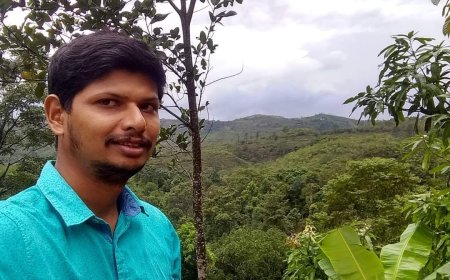 കൊച്ചി ബസ് അപകടം;
ബൈക്ക് യാത്രികന് ദാരുണാന്ത്യം.ട്രാഫിക് സിഗ്നലിൽ സഡൻ ബ്രേക്ക് ഇട്ട ബസ് മറിഞ്ഞത് വാഗമൺ സ്വദേശി ജിജോയുടെ ബൈക്കിന് മുകളിലേക്ക്