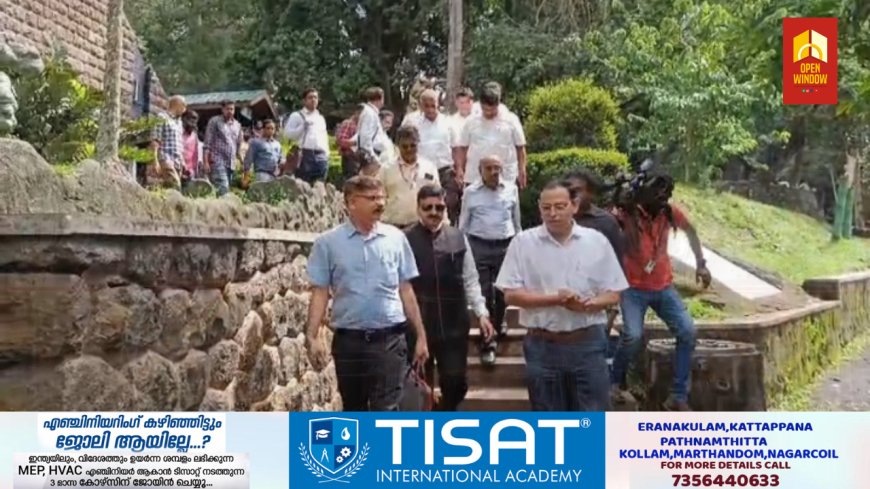 സുപ്രീം കോടതി നിയോഗിച്ച അഞ്ചംഗ മേൽനോട്ട സമിതിയുടെ അണക്കെട്ട് പരിശോധന; മാധ്യമ പ്രവർത്തകർ
ഉദ്യോഗസ്ഥരുടെ ദൃശ്യങ്ങൾ പകർത്തിയത് കേരളാ പൊലീസ് തടഞ്ഞു
