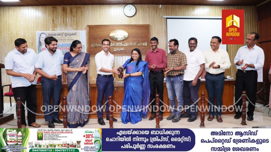 ജില്ലാ കലക്ടർക്ക് യാത്രയയപ്പ് നൽകി