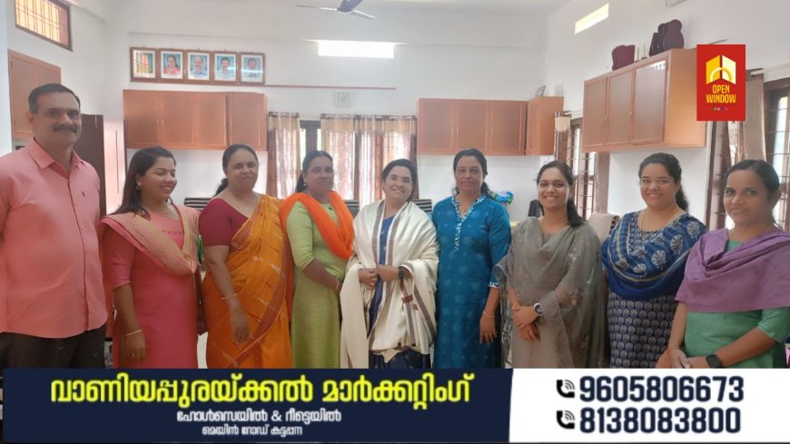 മികച്ച അധ്യാപകക്കുള്ള സംസ്ഥാന അവാർഡ് നേടിയ ഉപ്പുതറ സെന്റ് ഫിലോമിനാസ് ഹയർ സെക്കൻഡറി സ്കൂളിലെ അധ്യാപക ലാലി സെബാസ്റ്റ്യനെ മഹിളാ കോൺഗ്രസിന്റെ നേതൃത്വത്തിൽ അനുമോദിച്ചു
