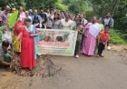 കാഞ്ചിയാർ അഞ്ചുരുളി റോഡിന്റെ ശോച്യാവസ്ഥയ്ക്ക് പരിഹാരമില്ല; നാട്ടുകാർ
റോഡിലെ കുഴിയിൽ വാഴ നട്ട് പ്രതിഷേധിച്ചു