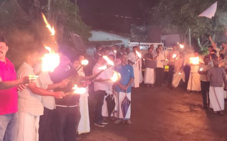 വൈദ്യുതി നിരക്ക് വർധനക്കെതിരെ കട്ടപ്പന മർച്ചന്റ്സ് അസോസിയേഷന്റെ നേതൃത്വത്തിൽ കട്ടപ്പന  ടൗണിൽ പന്തംകൊളുത്തി പ്രകടനം നടത്തി