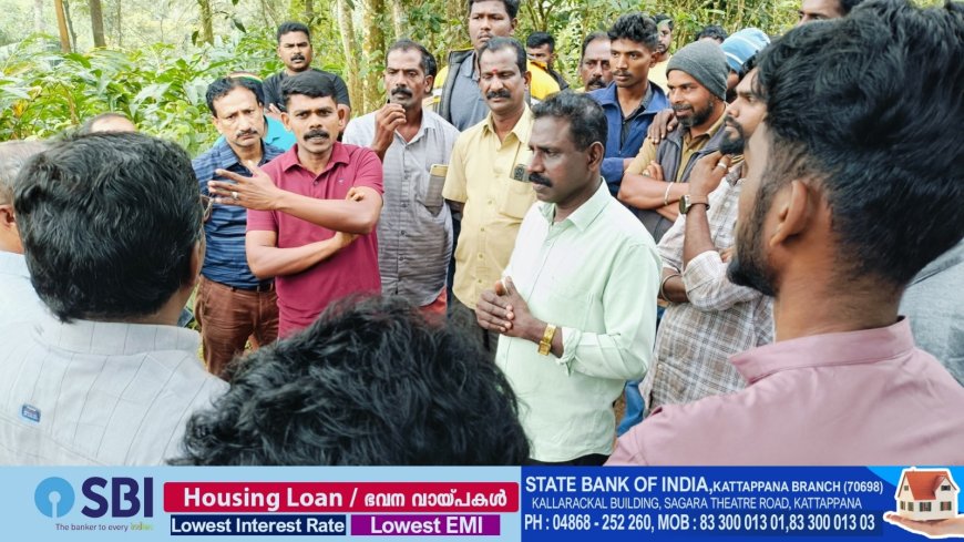 വണ്ടിപ്പെരിയാർ വള്ളക്കടവ് സത്രം റുട്ടിൽ വിനോദ സഞ്ചാരി കളുമായെത്തുന്ന സഫാരി ജീപ്പുകൾ മൂലം തകർന്ന റോഡ് പുനർ നിർമ്മിക്കണമെന്നാവശ്യപ്പെട്ട് നാട്ടുകാരുടെ നേതൃത്വത്തിൽ വിനോദ സഞ്ചാരികളുമായെത്തിയ ജീപ്പുകൾ തടഞ്ഞു