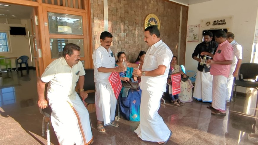 കല്ലുകുന്നിലെ അസിപ്പടി റോഡിനോട് നഗരസഭ അധികൃതർ കാണിക്കുന്ന നിഷേധാത്മക നിലപാടിനെതിരെ കട്ടപ്പന നഗരസഭയിലെ എൽ ഡി എഫ് കൗൺസിലർമാർ നടത്തിവന്ന നിരാഹാര സമരം സമാപിച്ചു