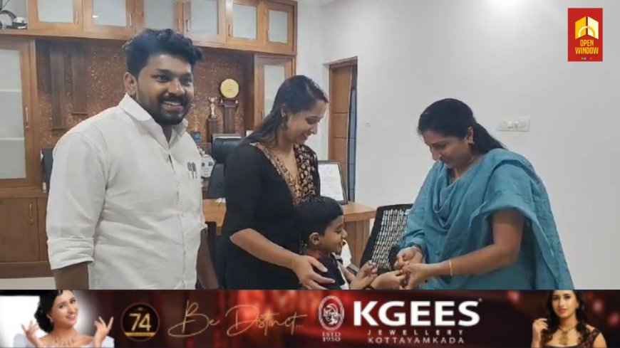 കളഞ്ഞു കിട്ടിയ സ്വര്ണ്ണ ലോക്കറ്റ് ഉടമയ്ക്ക് തിരിച്ചു നല്കി മാതൃകയായി അഞ്ചര വയസുകാരന്