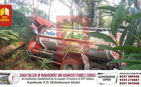 കാഞ്ചിയാർ മേപ്പാറക്ക് സമീപം  ടാങ്കർ ലോറി ഏലത്തോട്ടത്തിലേക്ക് മറിഞ്ഞു അപകടം