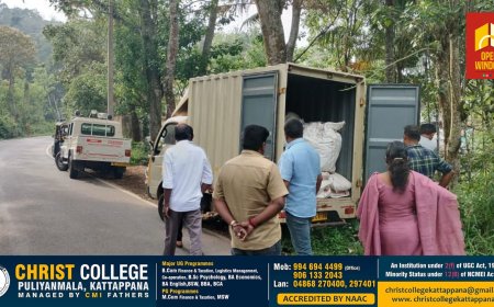 കുമളി മുരിക്കടിയിൽ വഴിയരികിൽ വണ്ടിയിലെത്തി
മാലിന്യം നിക്ഷേപിക്കുന്നിനിടയിൽ  പിടിവിണു , 25000 രൂപ പിഴയിട്ട് കുമളി പഞ്ചായത്ത്