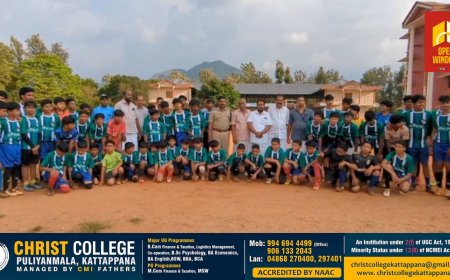 കട്ടപ്പന പബ്ലിക് ലൈബ്രറിയുടെ ആഭിമുഖ്യത്തിൽ നടത്തപ്പെടുന്ന ഫുട്ബോൾ കോച്ചിംഗ് ക്യാമ്പിൽ ജേഴ്സികൾ വിതരണം ചെയ്തു