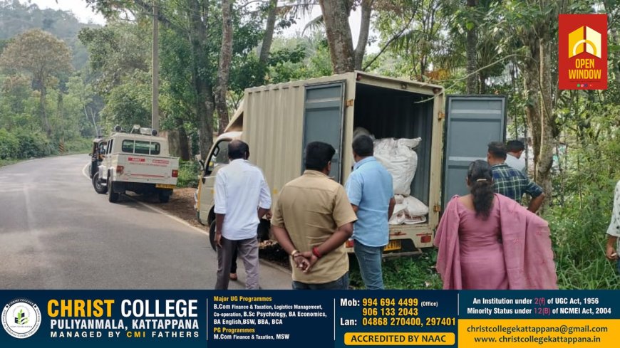 കുമളി മുരിക്കടിയിൽ വഴിയരികിൽ വണ്ടിയിലെത്തി
മാലിന്യം നിക്ഷേപിക്കുന്നിനിടയിൽ പിടിവിണു , 25000 രൂപ പിഴയിട്ട് കുമളി പഞ്ചായത്ത്
