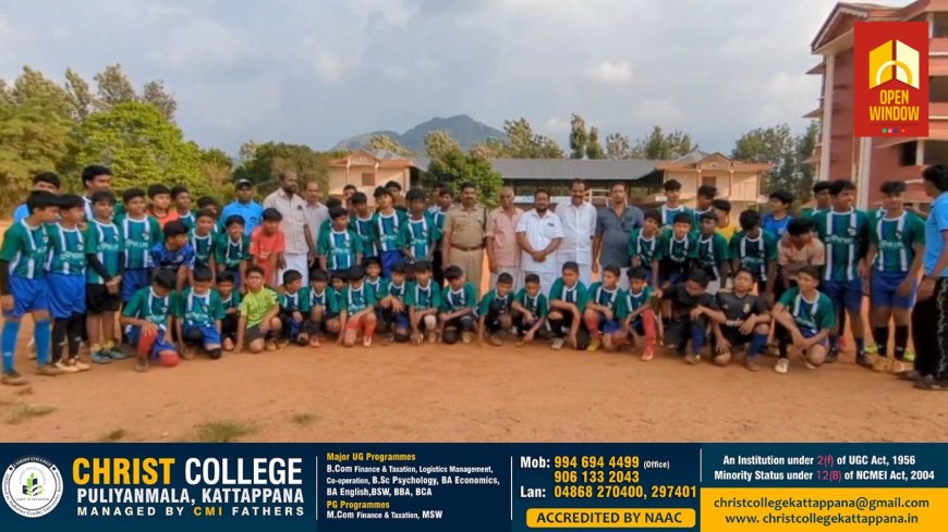 കട്ടപ്പന പബ്ലിക് ലൈബ്രറിയുടെ ആഭിമുഖ്യത്തിൽ നടത്തപ്പെടുന്ന ഫുട്ബോൾ കോച്ചിംഗ് ക്യാമ്പിൽ ജേഴ്സികൾ വിതരണം ചെയ്തു