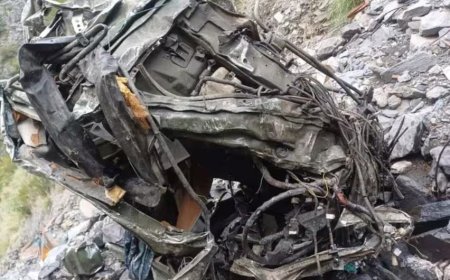 ജമ്മുകശ്മീരില്‍ സൈനിക വാഹനം കൊക്കയിലേക്ക് മറിഞ്ഞു; മൂന്ന് സൈനികര്‍ മരിച്ചു