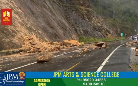 മൂന്നാര്‍ ഗ്യാപ്പ് റോഡില്‍ പാതയോരത്തു നിന്നും പാറക്കല്ലുകള്‍ അടര്‍ന്ന് റോഡിലേക്ക് പതിച്ചു