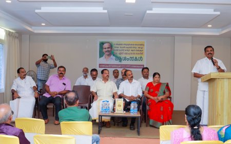 43 വർഷത്തെ സേവനത്തിനു ശേഷം തപാൽ വകുപ്പിൽ നിന്ന് വിരമിച്ച കൊച്ചറ ബ്രാഞ്ച് പോസ്റ്റ് മാസ്റ്റർ കെ എസ് മോഹനന് ഫെഡറേഷൻ ഓഫ് നാഷനൽ പോസ്റ്റൽ ഓർഗനൈസേഷൻ്റെ
(എഫ്എൻപിഒ) നേതൃത്വത്തിൽ യാത്രയയപ്പു നൽകി