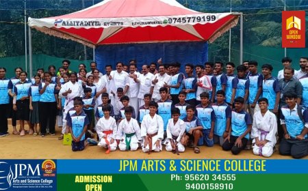 കായിക മന്ത്രി വി.അബ്ദുറഹിമാൻ  എഴുകുംവയൽ സർവ്വീസ് സഹകരണ ബാങ്കിൻ്റെ കളിക്കളം സന്ദർശിച്ചു. സ്പോർട്സ് കിറ്റുകൾ വിതരണം ചെയ്തു