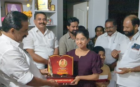 എംജി സർവ്വകലാശാല ബിഎസ് സി കണക്ക് പരീക്ഷയിൽ ഒന്നാം റാങ്ക് നേടിയ നൂപ അനൂപിനെ സിപിഐഎം നോർത്ത് ലോക്കൽ കമ്മിറ്റിയുടെ നേതൃത്വത്തിൽ അനുമോദിച്ചു. സിപിഐഎം  ജില്ലാ സെക്രട്ടറി സി വി വർഗീസ് ഉപഹാരം കൈമാറി