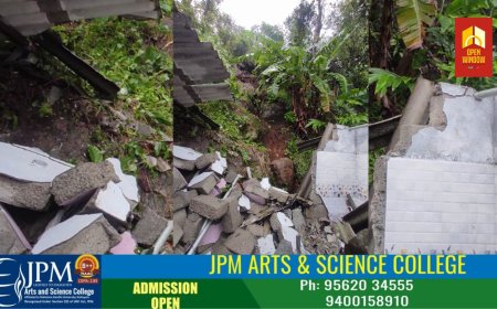 അയ്യപ്പൻകോവിൽ ഹെവൻവാലി പാറക്കൽ  പുഷ്പം  ഹൃദയരാജിന്റെ  വീടിനു മുകളിലേക്ക്  മണ്ണും പാറക്കെട്ടുകളും അടർന്നുവീണ് വീട് പൂർണമായി തകർന്നു