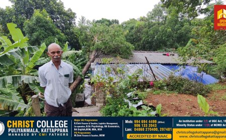 കാഞ്ചിയാർ സ്വരാജിൽ വീടിന് സമീപത്ത് നിന്നിരുന്ന വലിയ ഈട്ടിമരം മുറിച്ചു മാറ്റണമെന്ന് ആവശ്യപ്പെട്ട് മൂന്നുവർഷമായി വിവിധ ഓഫീസുകൾ കയറിയിറങ്ങിയിട്ടും നടപടി ആയില്ല;
ഒടുവിൽ ബുധനാഴ്ച ഈ മരം വീടിന് മുകളിലേക്ക് പതിച്ച് വീടിന് കേടുപാടും സംഭവിച്ചു