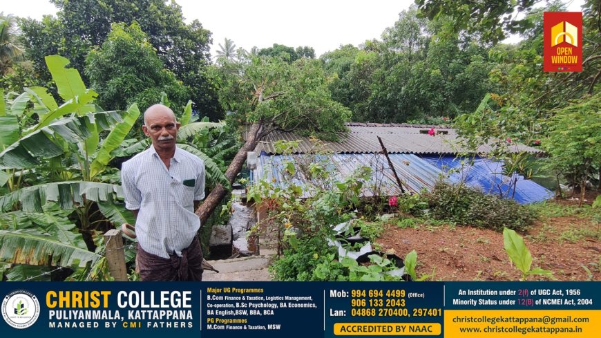 കാഞ്ചിയാർ സ്വരാജിൽ വീടിന് സമീപത്ത് നിന്നിരുന്ന വലിയ ഈട്ടിമരം മുറിച്ചു മാറ്റണമെന്ന് ആവശ്യപ്പെട്ട് മൂന്നുവർഷമായി വിവിധ ഓഫീസുകൾ കയറിയിറങ്ങിയിട്ടും നടപടി ആയില്ല;
ഒടുവിൽ ബുധനാഴ്ച ഈ മരം വീടിന് മുകളിലേക്ക് പതിച്ച് വീടിന് കേടുപാടും സംഭവിച്ചു