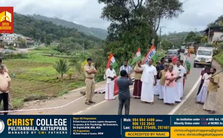 രാജാക്കാട്  ഐ എൻ റ്റി യു സി  ഡ്രൈവേഴ്സ് യൂണിയന്റെ നേതൃത്വത്തിൽ റോഡ് ഉപരോധിച്ചു