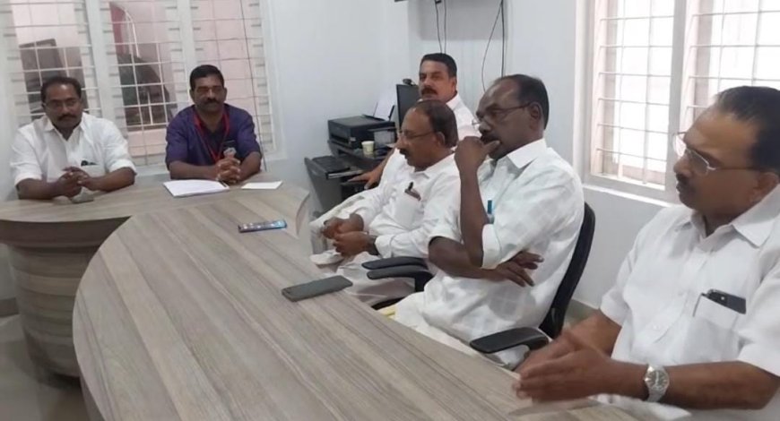 ജില്ലയിലെ വിനോദസഞ്ചാര കേന്ദ്രങ്ങളില്‍ ജീപ്പ് സഫാരിക്ക് കലക്ടര്‍ ഏര്‍പ്പെടുത്തിയ നിരോധനം പിന്‍വലിക്കണമെന്ന് ആവശ്യപ്പെട്ട് ജില്ലാ മോട്ടോര്‍ കോ ഓര്‍ഡിനേഷന്‍ കമ്മിറ്റി 14 ന് കലക്ടറേറ്റ് പടിക്കല്‍ മാര്‍ച്ചും ധര്‍ണയും നടത്തും