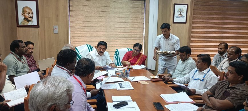 കട്ടപ്പന ഗവ:കോളജ് അക്കാഡമിക് ബ്ലോക്ക് പൂർത്തിയാക്കും,
എഞ്ചിനിയറിംഗ് കോളജില് ഹോസ്റ്റല് സമുച്ചയം. ഇടുക്കിയില് ലോ കോളജ് ആരംഭിക്കാനുള്ള നടപടികള്ക്ക് നിര്ദേശം