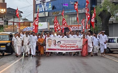 വിസ്തൃതി പരിഗണിക്കാതെ ഷോപ്പ് സൈറ്റുകള്‍ക്ക് പട്ടയം നല്‍കാന്‍ തീരുമാനമെടുത്ത സര്‍ക്കാരിന് അഭിവാദ്യമര്‍പ്പിച്ച് എല്‍ഡിഎഫ് മുനിസിപ്പല്‍ കമ്മിറ്റി കട്ടപ്പനയില്‍ പ്രകടനം  നടത്തി