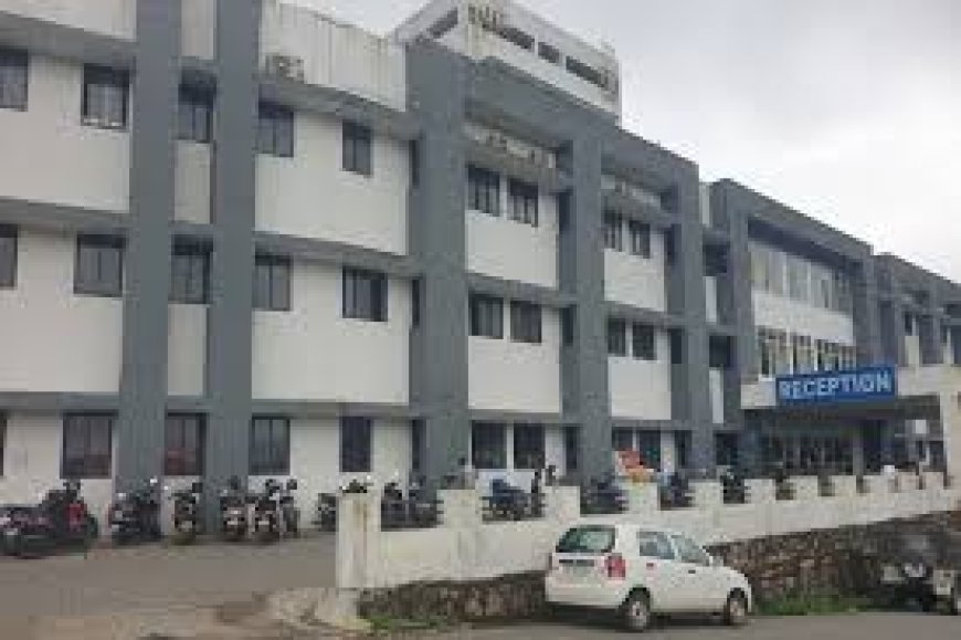 ഇടുക്കി മെഡിക്കൽ കോളേജ് : ഇൻറ്റേണൽ  റോഡും വൈദ്യുതീകരണ  പ്രവർത്തികൾക്കും നടപടിയായി,നഴ്സിങ് കോളേജ് വിദ്യാർത്ഥികൾക്ക് ഹോസ്റ്റൽ സൗകര്യം ഒരുക്കുന്നത് വിലയിരുത്താൻ ആരോഗ്യ വിദ്യാഭ്യാസ ഡയറക്ടർ അടുത്ത ആഴ്ച്ച  ആശുപത്രി സന്ദർശിക്കും