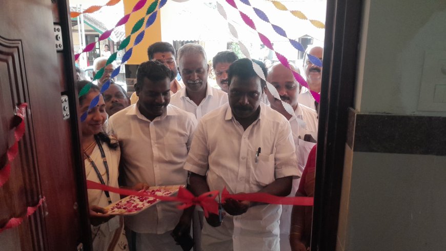 ഉപ്പുതറ സർക്കാർ ആശുപത്രിയിൽ പണി പൂർത്തീകരിച്ച ഫാർമസി ബ്ലോക്കിൻ്റെ പ്രവർത്തന ഉദ്ഘാടനം നടന്നു. കട്ടപ്പന ബ്ലോക്ക പഞ്ചായത്ത് പ്രസിഡൻ്റ് വി പി ജോൺ ഫാർമസി ബ്ലോക്കിൻ്റെ പ്രവർത്തനോത്ഘാടനം നിർവ്വഹിച്ചു