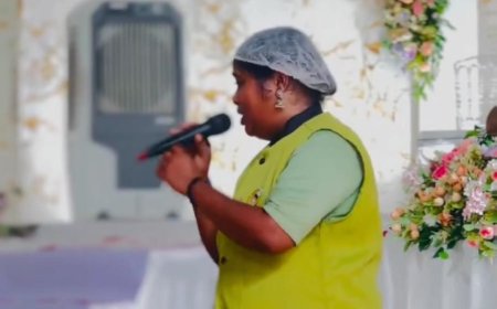 അടിമാലിയിൽ നടന്ന ഒരു കല്യാണ ചടങ്ങിലാണ് സംഭവം. കാറ്ററിങ് ടീമിനൊപ്പം വന്ന യുവതി, വിരുന്നിൽ പാടാൻ അവസരം ലഭിച്ചപ്പോൾ എല്ലാവരെയും ഞെട്ടിക്കുകയായിരുന്നു.