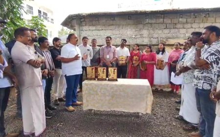 ജില്ലയിലെ മികച്ച വില്ലേജ് ഓഫീസിനുള്ള സംസ്ഥാന സർക്കാരിൻ്റെ പുരസ്ക്കാരം ലഭിച്ച കട്ടപ്പന വില്ലേജ് ഓഫീസിന് അഭിനന്ദന പ്രവാഹം.
ഫ്രെണ്ട്സ് ഓഫ് കട്ടപ്പനയുടെ നേതൃത്വത്തിൽ വില്ലേജ് ഓഫീസറേയും മറ്റ് ജീവനക്കാരേയും ആദരിച്ചു.