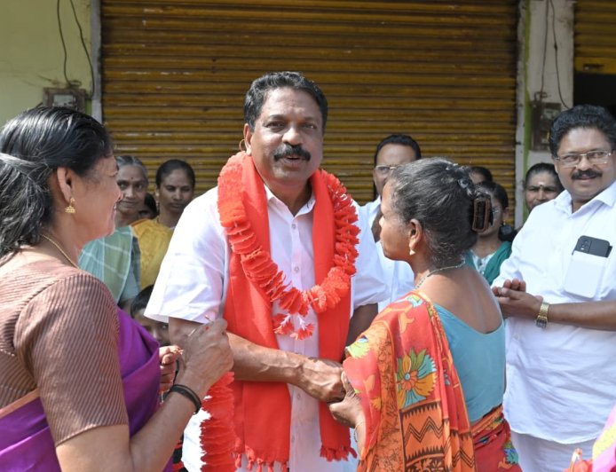 ഇടതുപക്ഷ ജനാധിപത്യമുന്നണി പീരുമേട് അസംബ്ലി മണ്ഡലം സ്ഥാനാർത്ഥി കെ.സലിം കുമാർ ഇന്ന്  ചക്കുപള്ളം പഞ്ചായത്തിലുടനീളം പര്യടനം നടത്തി സ്വീകരണo ഏറ്റുവാങ്ങി.