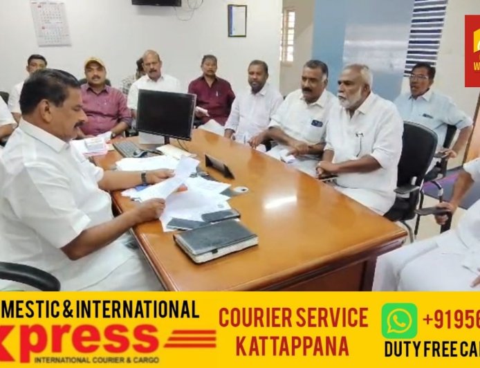 കട്ടപ്പന നഗരസഭ അസിസ്റ്റന്റ് എൻജിനിയർ മുഹമ്മദ് അജ്മലിനെതിരെ കൗൺസിലർ ബേബി കുര്യൻ നടത്തിയ അധിക്ഷേപങ്ങൾക്കെതിരെ പ്രതിഷേധം ശക്തമാകുന്നു.കട്ടപ്പന താലൂക്ക് ഗവർമെന്റ് കോൺട്രാക്ട്ഴ്സ് അസോസിയേഷനും, നഗരസഭ ജീവനക്കാരും പരാതി നൽകി.