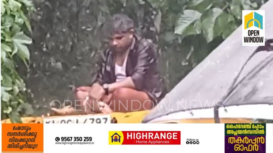 ഇടുക്കിയിൽ വനം വകുപ്പ് ഓഫീസിനു മുന്നിൽ ആദിവാസി യുവാവിന്റെ ആത്മഹത്യ ഭീഷണി. 
വനം വകുപ്പ് ഉദ്യോഗസ്ഥർ പിടിച്ചെടുത്ത മണ്ണുമാന്തി യന്ത്രം അഞ്ച് വർഷം കഴിഞ്ഞിട്ടും വിട്ടു നൽകാത്തതിൽ  പ്രതിഷേധിച്ചാണ് 
കഞ്ഞിക്കുഴി സ്വദേശി അജീഷ്  ദേഹത്ത് പെട്രോൾ ഒഴിച്ച് ജെസിബി ക്കുള്ളിൽ കയറിയത്.