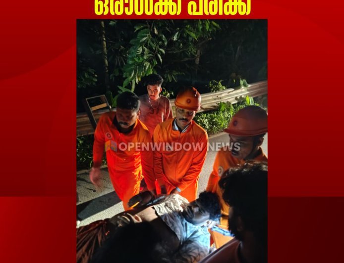 പെരുവന്താനം ചുഴുപ്പിൽ വാഹനാപകടം; ഓമ്നി വാനും കാറും തമ്മിൽ കൂട്ടി ഇടിച്ചു;ഒരാൾക്ക് പരിക്ക്