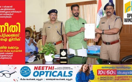കൊലക്കേസിൽ നിർണായക തെളിവ് നൽകിയ കട്ടപ്പന സ്വദേശി പ്രദീപിന് ജില്ലാ പോലീസ് മേധാവിയുടെ ആദരം.